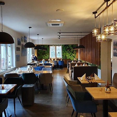 Rhoenblick Landhotel - Restaurant - Countrypub ペータースベルク エクステリア 写真