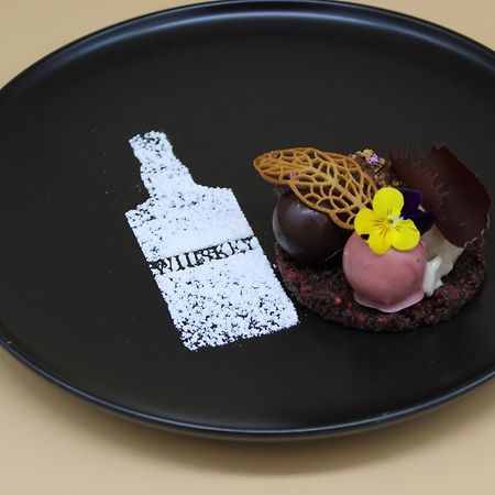 Rhoenblick Landhotel - Restaurant - Countrypub ペータースベルク エクステリア 写真