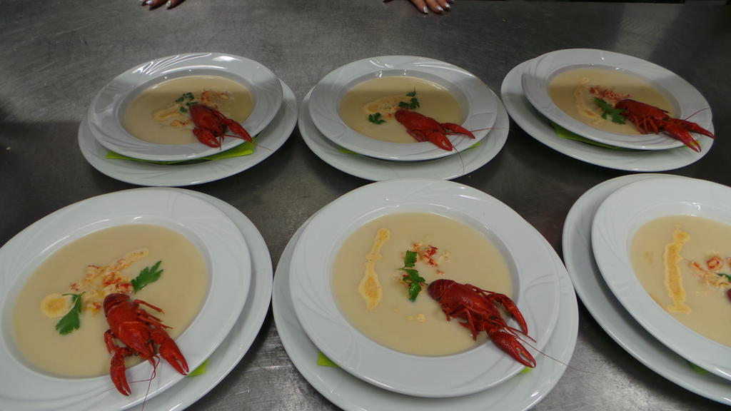 Rhoenblick Landhotel - Restaurant - Countrypub ペータースベルク エクステリア 写真