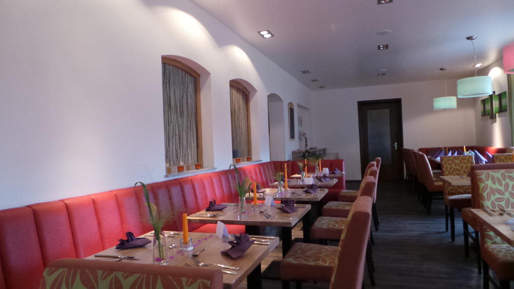 Rhoenblick Landhotel - Restaurant - Countrypub ペータースベルク エクステリア 写真