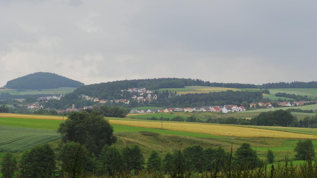 Rhoenblick Landhotel - Restaurant - Countrypub ペータースベルク エクステリア 写真