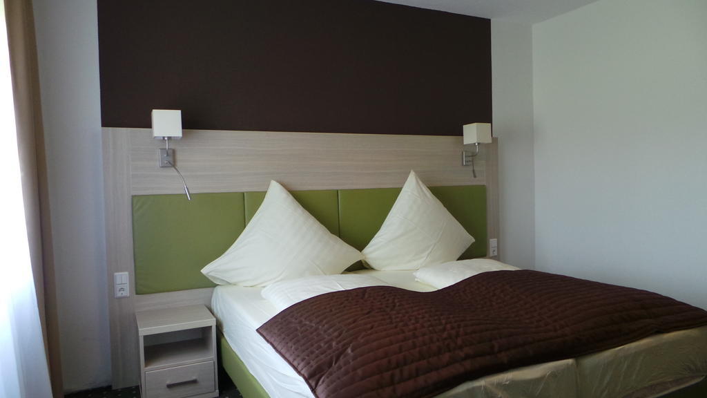 Rhoenblick Landhotel - Restaurant - Countrypub ペータースベルク 部屋 写真