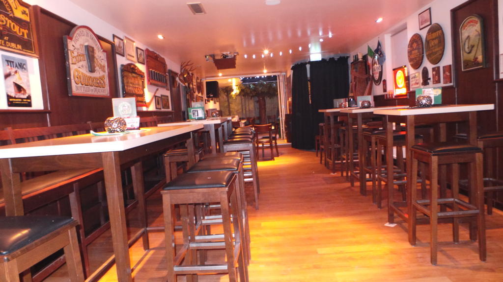 Rhoenblick Landhotel - Restaurant - Countrypub ペータースベルク エクステリア 写真