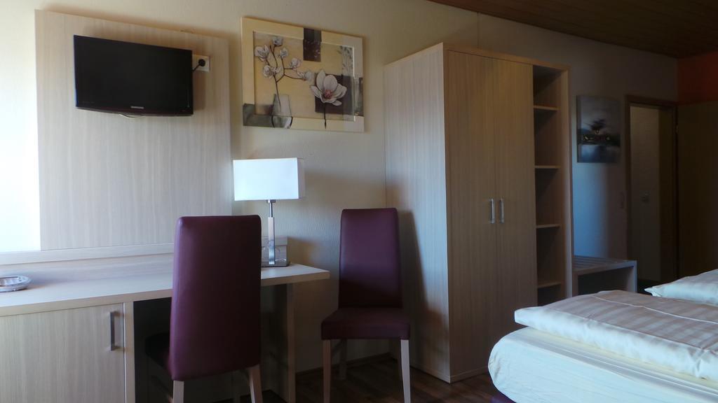 Rhoenblick Landhotel - Restaurant - Countrypub ペータースベルク 部屋 写真