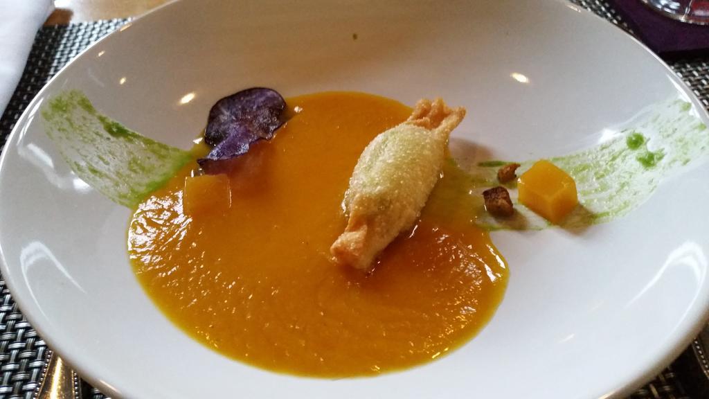 Rhoenblick Landhotel - Restaurant - Countrypub ペータースベルク エクステリア 写真