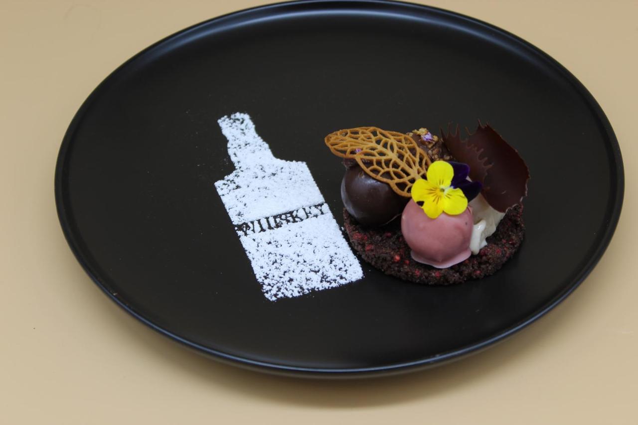 Rhoenblick Landhotel - Restaurant - Countrypub ペータースベルク エクステリア 写真