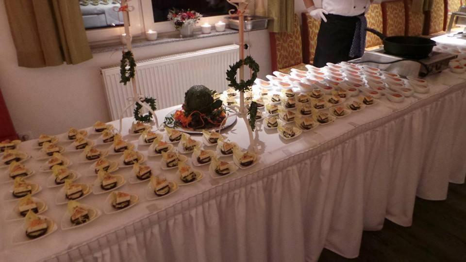 Rhoenblick Landhotel - Restaurant - Countrypub ペータースベルク エクステリア 写真