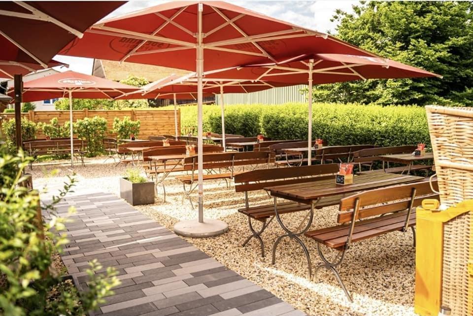Rhoenblick Landhotel - Restaurant - Countrypub ペータースベルク エクステリア 写真