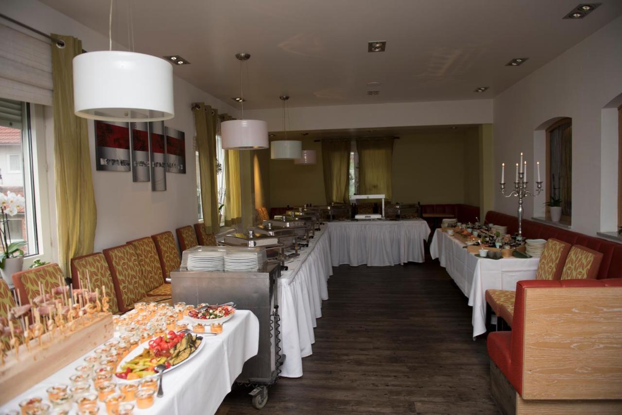 Rhoenblick Landhotel - Restaurant - Countrypub ペータースベルク エクステリア 写真