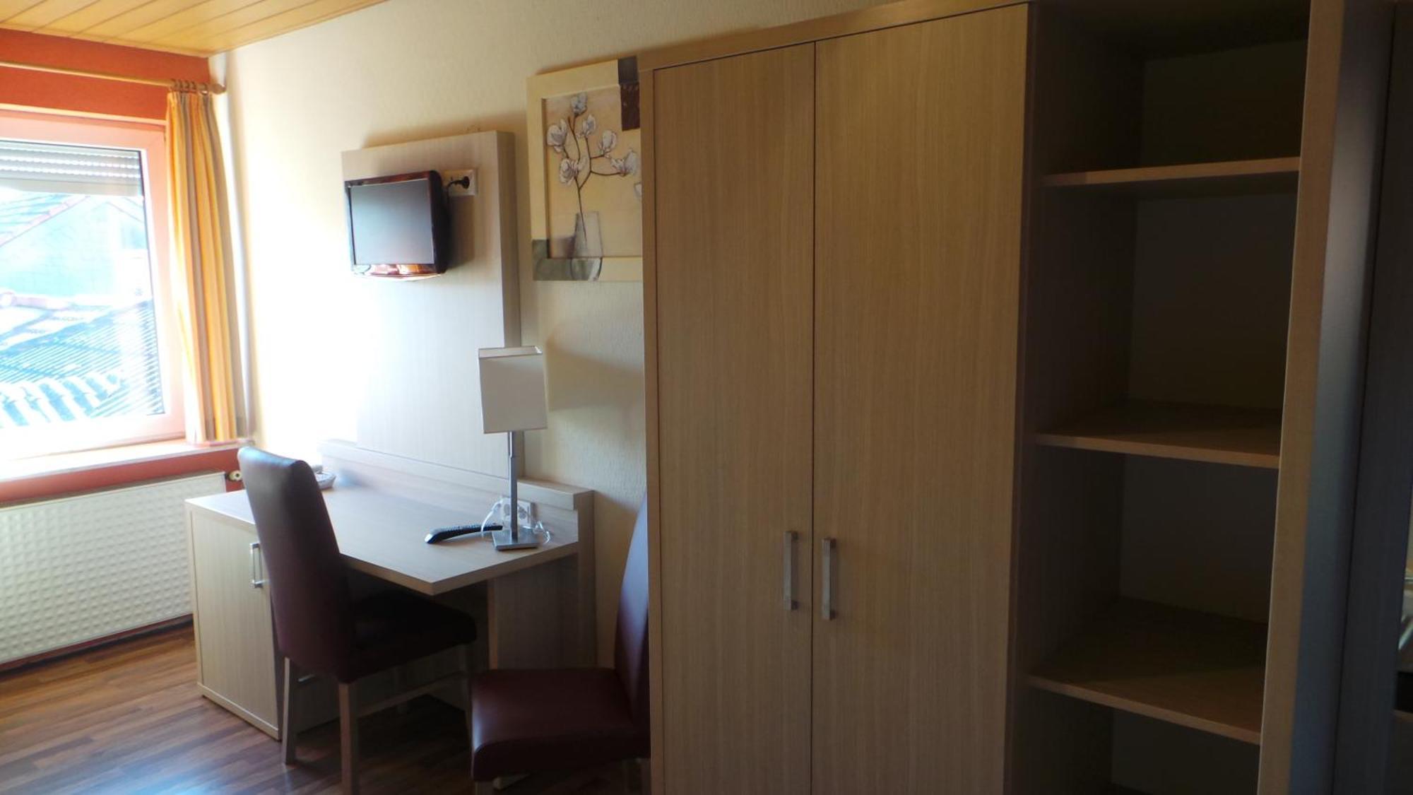 Rhoenblick Landhotel - Restaurant - Countrypub ペータースベルク 部屋 写真