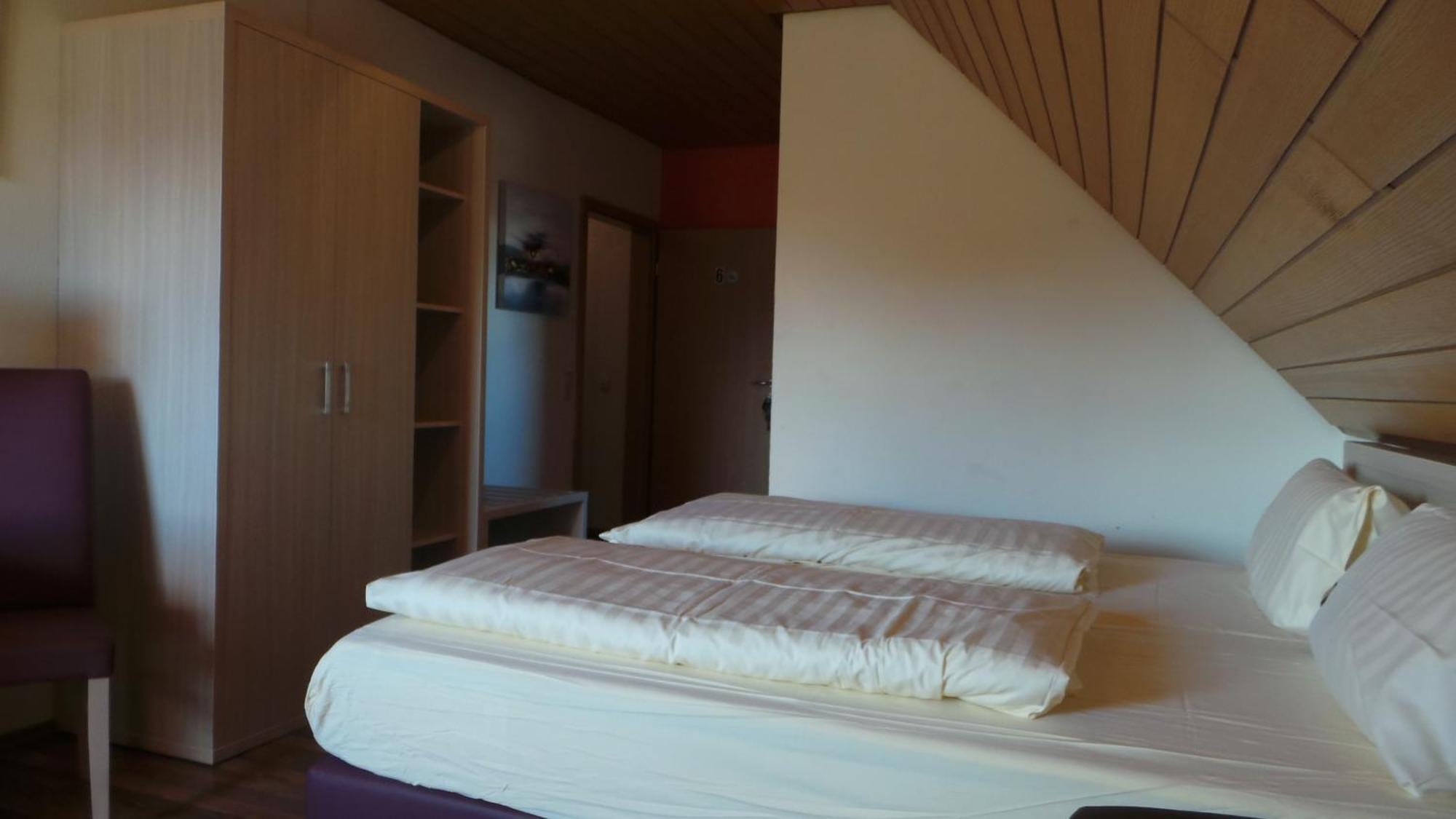 Rhoenblick Landhotel - Restaurant - Countrypub ペータースベルク 部屋 写真