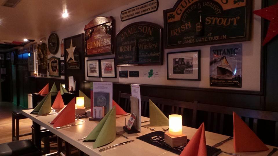 Rhoenblick Landhotel - Restaurant - Countrypub ペータースベルク エクステリア 写真